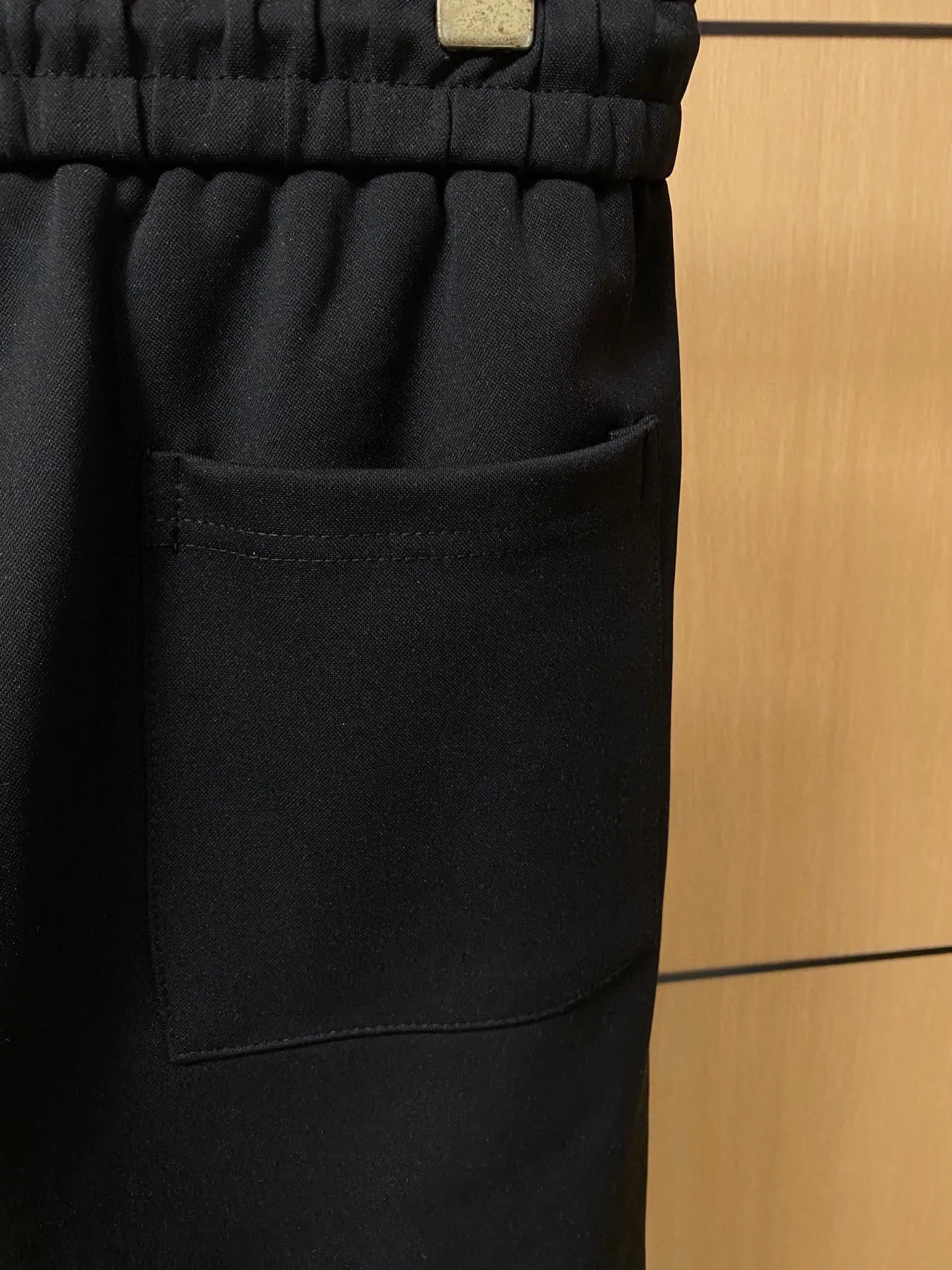 🅿️720 LV hot-selling suit is coming. Focus on the original version of the official website. 2025 new hot-selling cardigan suit. The original order is the best. 🇭🇰The meticulous work of top designers. It has a fitting and perfect upper body effect. All-natural high-quality Tencel Roman cotton 100%, close-fitting comfort, noble and elegant! Original hardware embodies elegance and nobility! Counter size: M-3XL (maximum wear up to 190 pounds)